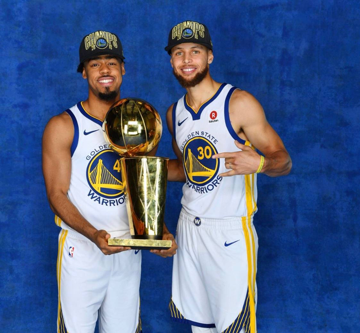 篮球NBA球队教练轮换策略调整（NBA球队教练轮换策略优化）