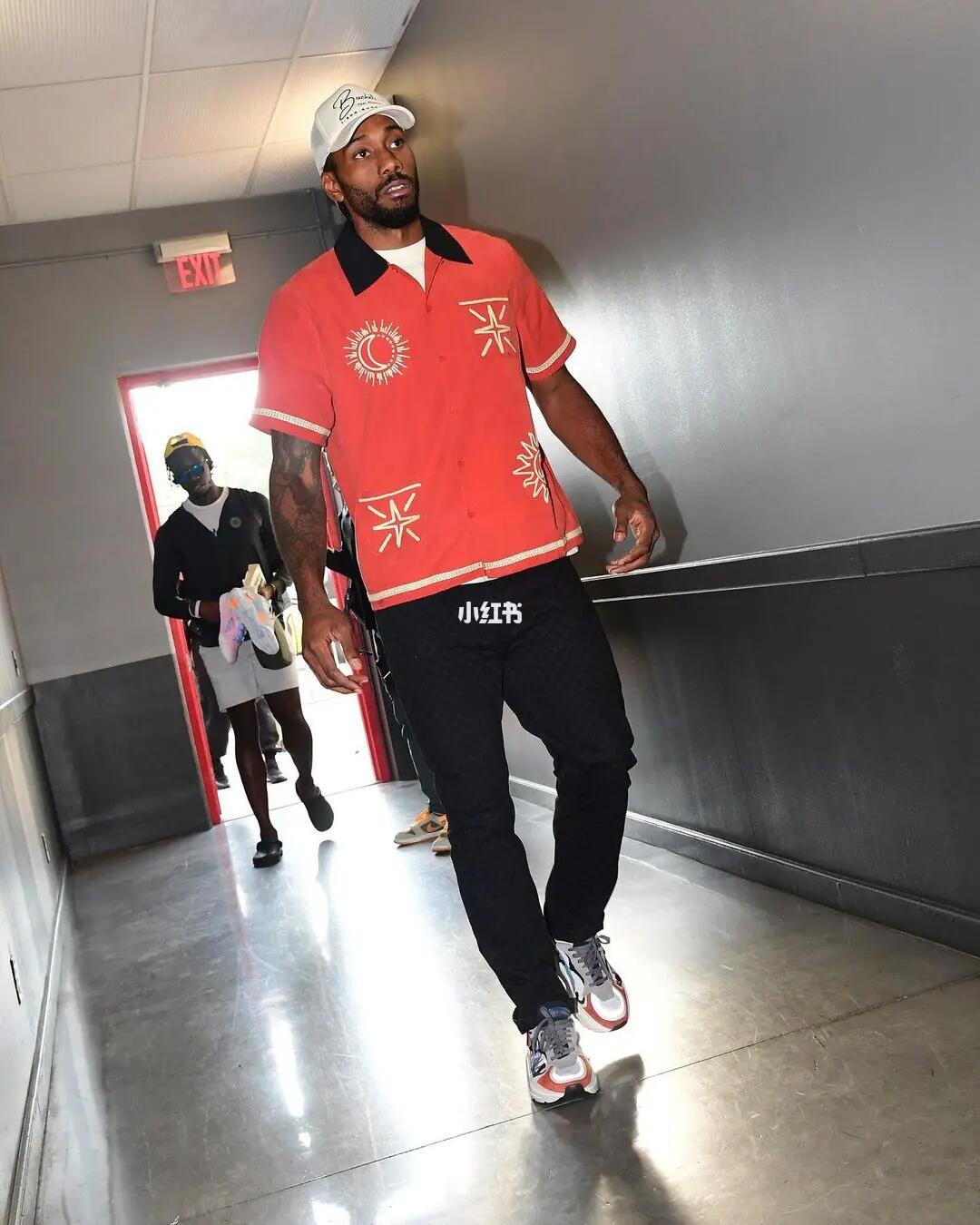 拉菲尼亚否认转会沙特传闻：不知道假新闻哪来的，真是无语（拉菲尼亚驳斥赴沙特传言：不知假消息从何而来，令人无语）