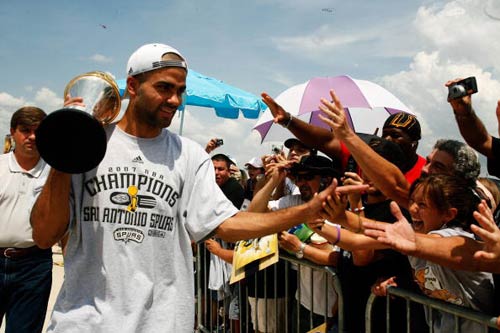 官方：汉堡队长波尔森左脚踝韧带撕裂，预计将缺席数周（官方消息：汉堡队长波尔森左踝韧带撕裂，预计缺阵数周）