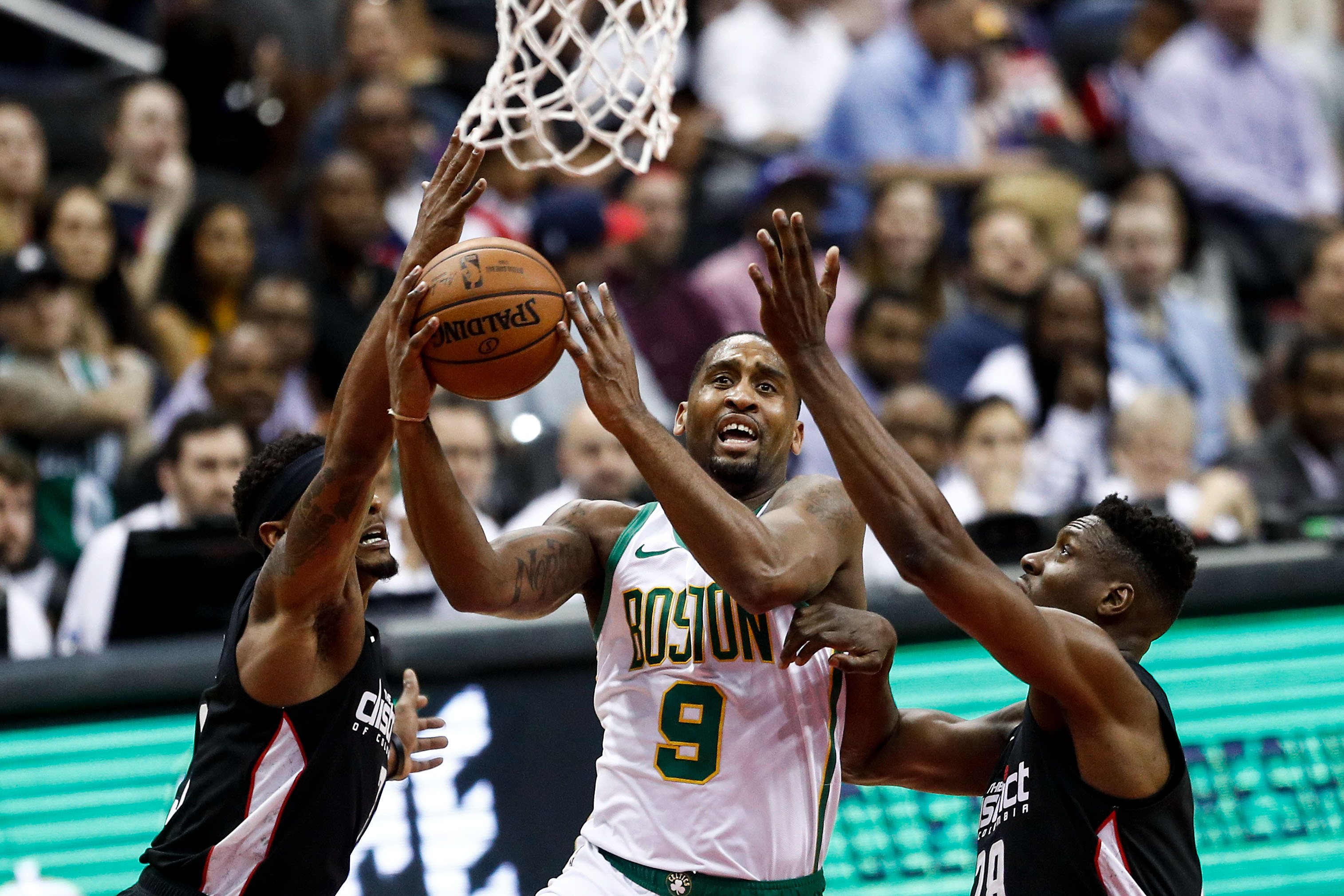 TA：非洲杯成曼联变阵契机，多名替补&小将可能迎来机会（TA：非洲杯或成曼联调整阵容良机，多名替补与小将有望获得出场机会）