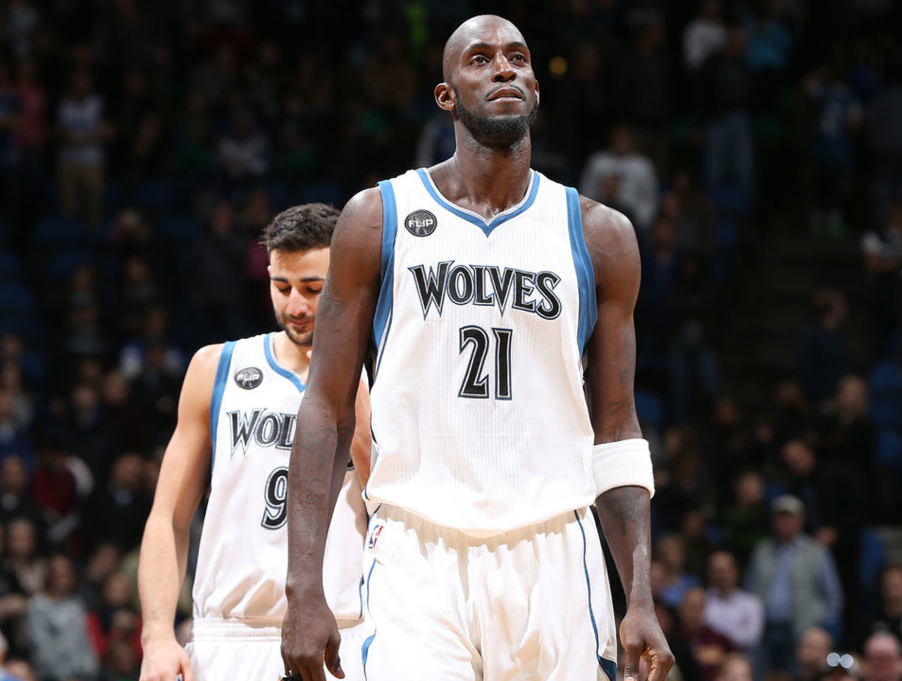 曼联可能在夏季签下安德森，但冬季转会窗口未有进展，转会市场竞争激烈。（转会竞争激烈：曼联冬窗无进展，夏季或签下安德森）