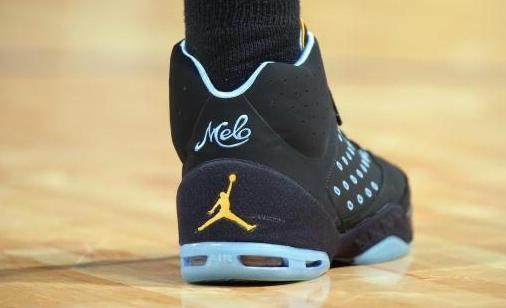 八村塁明日出战火箭，东契奇海斯出战成疑（八村塁明天迎战火箭，东契奇、海斯出战成疑）