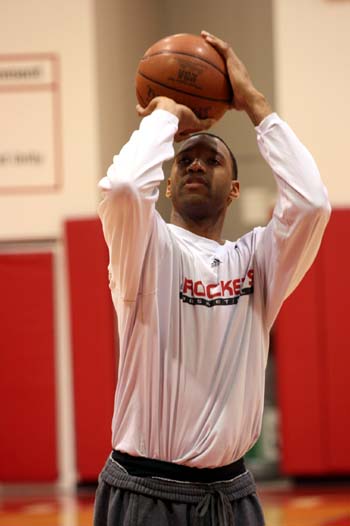 博涅克：莱万是过去二三十年里世界上最好的九号球员（博涅克：莱万是近二三十年来足坛最出色的中锋）