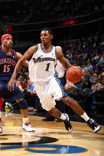 广东男篮首战山西，徐杰领衔12人大名单，三外援首秀四主力缺阵！（广东客战山西：徐杰率12人出征，三外援迎首秀，四主力无缘登场）