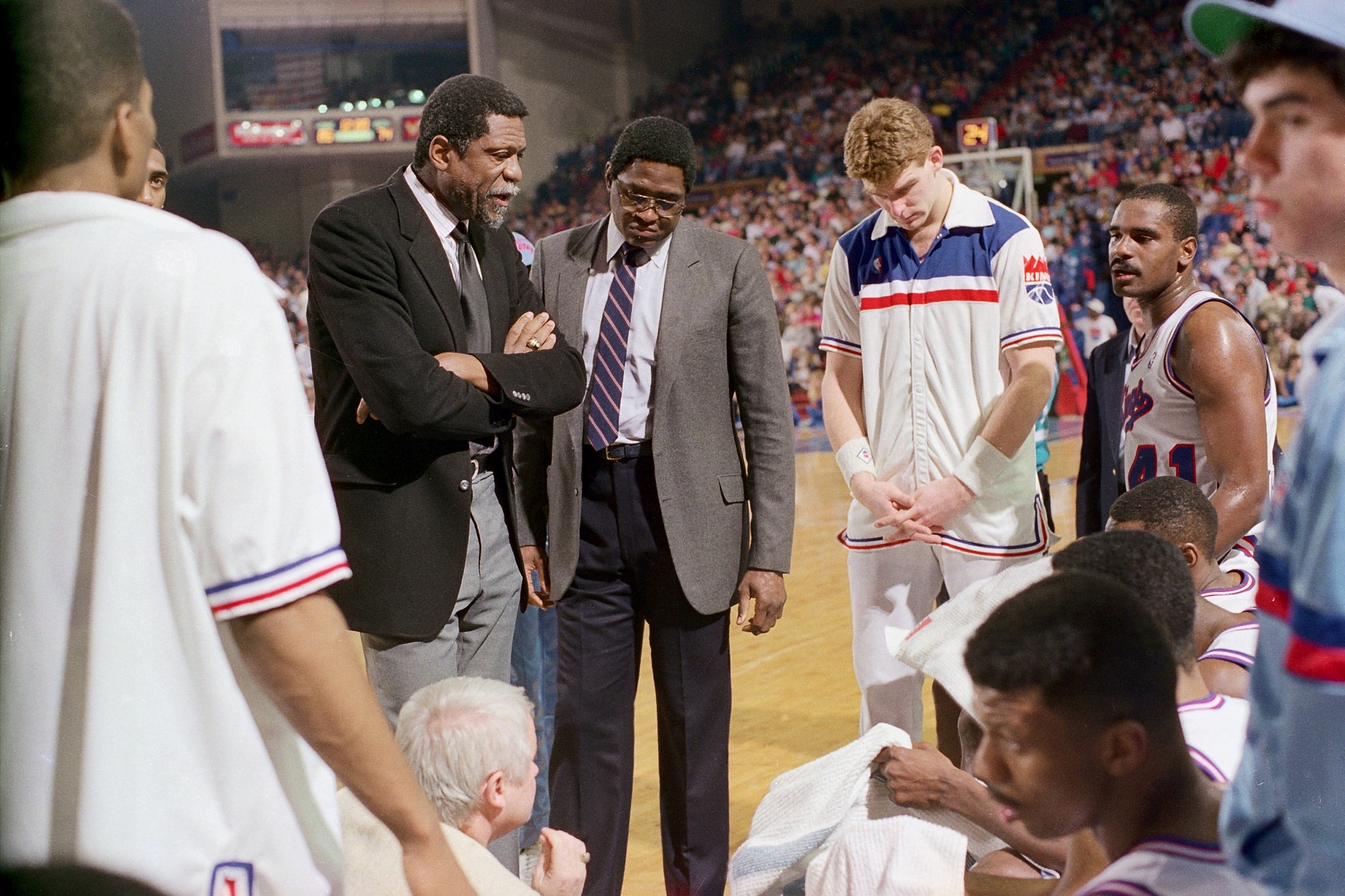 恩迪卡：输球之后没时间想那么多，现在必须振作起来（恩迪卡：输球后无暇多想，当下必须尽快反弹）