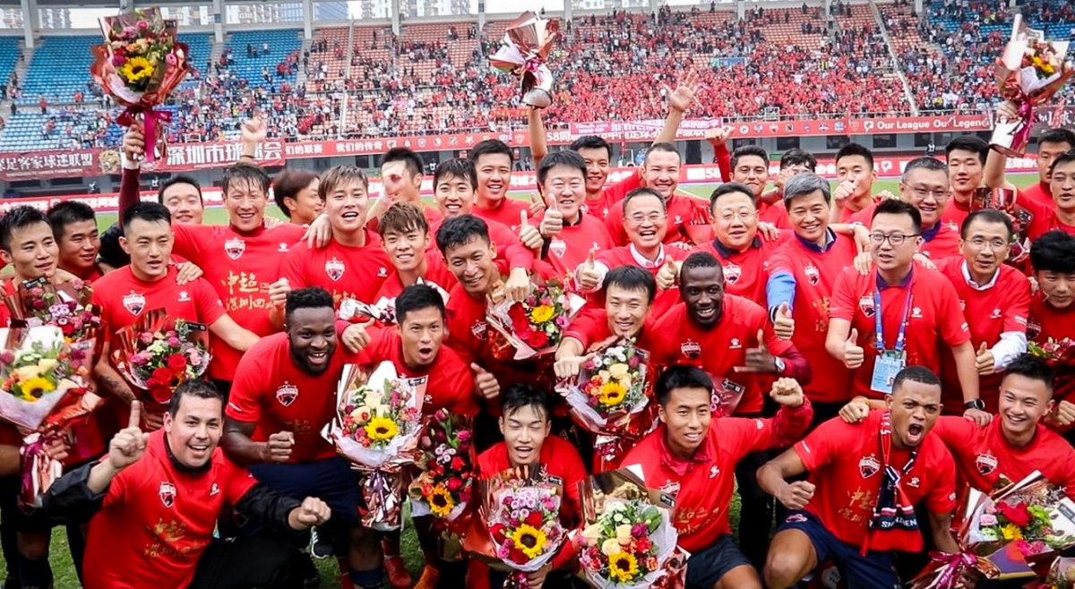 湖人浓眉哥篮下统治球队获胜（浓眉哥内线制霸，湖人取胜）