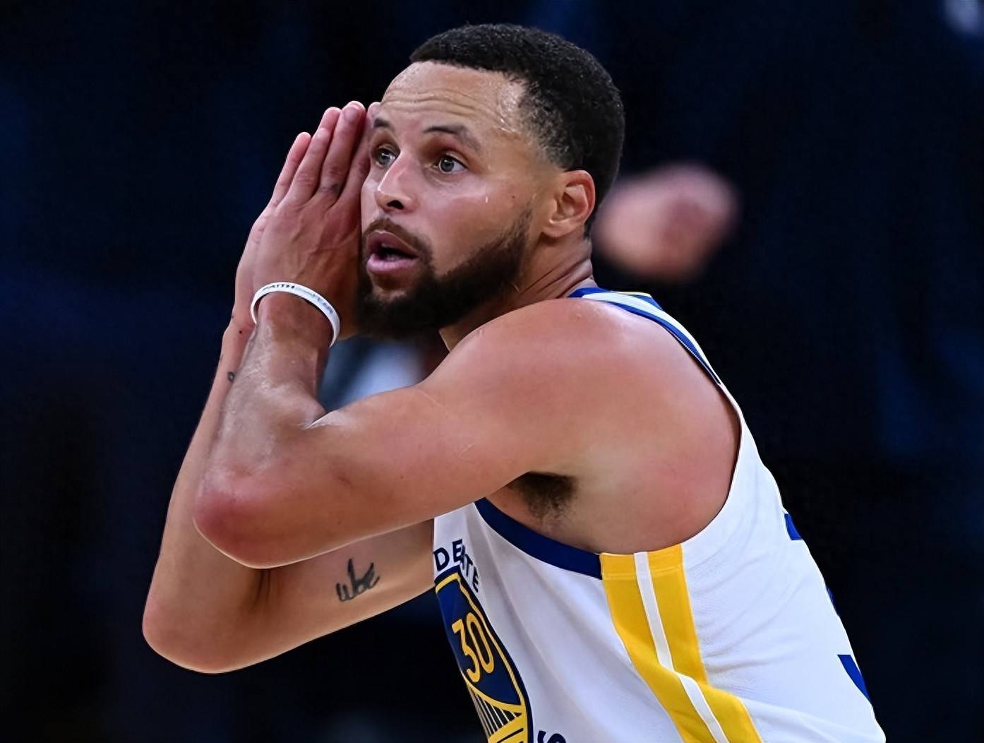 浮嶋敏：邝兆镭没出场是因为轮换；每场比赛我们都全力争胜（浮嶋敏：邝兆镭因轮换未出场，我们每场都力拼胜利）