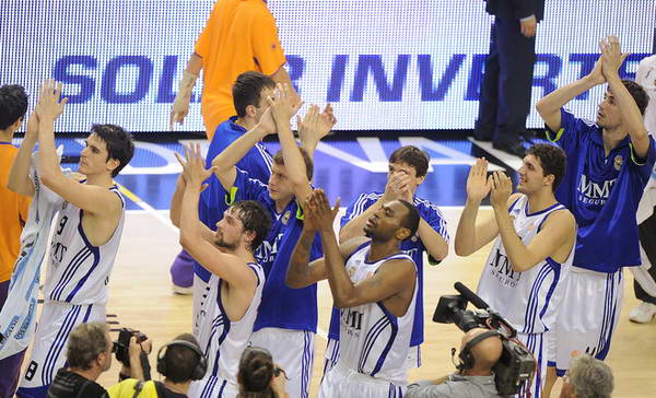 利物浦萨拉赫末段进球险胜曼联（萨拉赫终场前破门，利物浦险胜曼联）