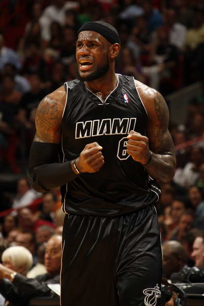 蓝军欧冠失意造访梦剧场 数据：红魔望坚韧不败（欧冠受挫蓝军做客梦剧场 数据看好红魔力保不败）