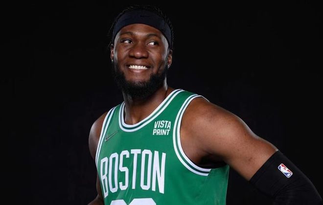 AC米兰在意大利杯负于拉齐奥，终结13场不败，放弃杯赛以专注意甲，凸显战略调整。（AC米兰意杯不敌拉齐奥，13场不败止步，舍杯专攻意甲显战略转向）