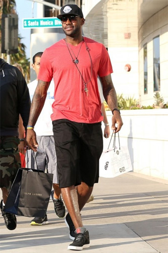 本轮欧冠最佳阵容：姆巴佩、维蒂尼亚领衔，赖斯、库库在列（欧冠本轮最佳11人：姆巴佩与维蒂尼亚领衔，赖斯、库库上榜）